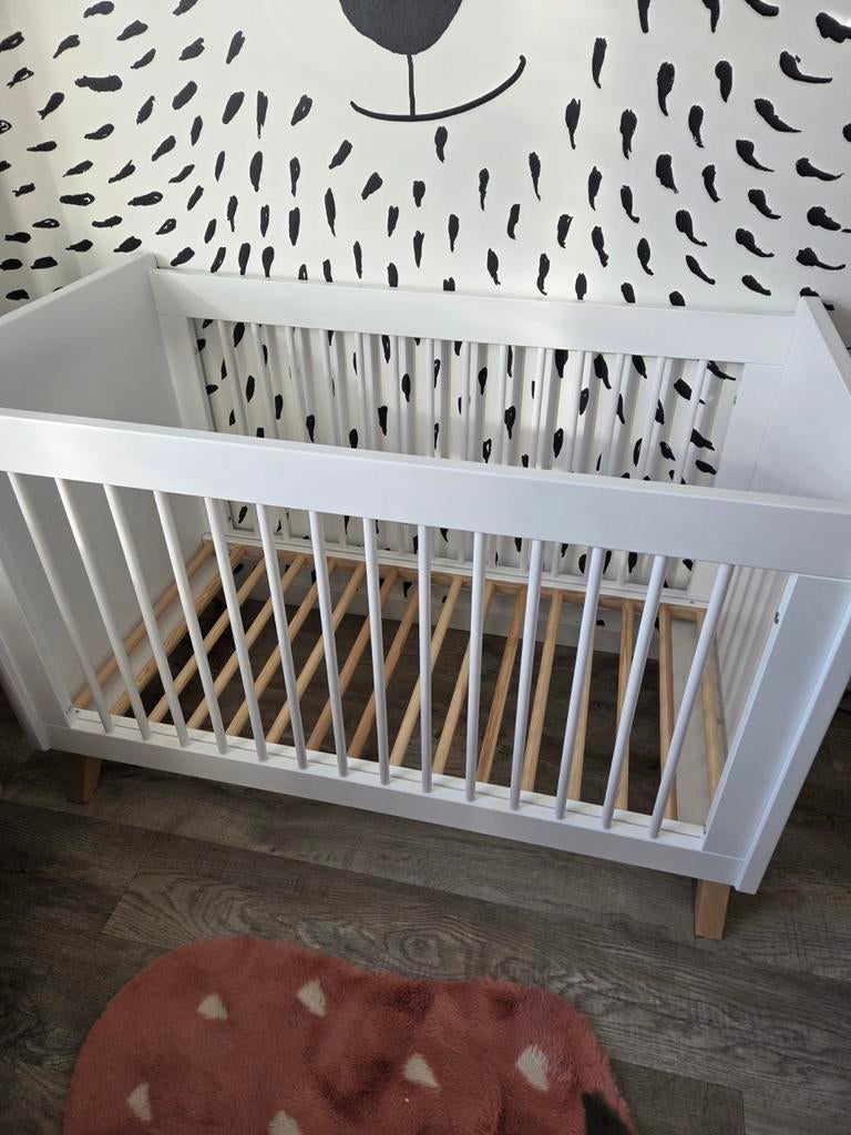 Bopita Lynn Ledikant 60x120 - Wit met houten poten, Ophalen, Zo goed als nieuw, Ledikant