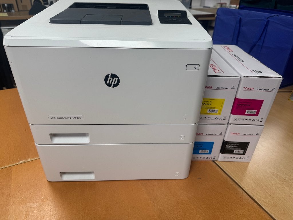 Printer HP LaserJet Pro M452DN + 4 nieuwe toners, extra lade, Ophalen, Kleur printen, Printer, Zo goed als nieuw