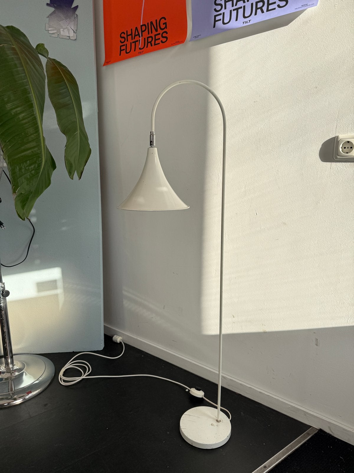 Vintage Hala vloerlamp met trompetkap, Ophalen, Gebruikt, E27 (groot), Metaal