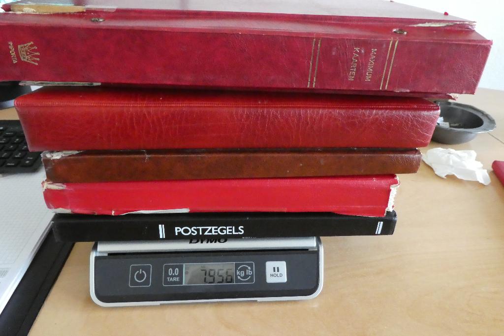 RM-18 :  Doos opruiming 5 stb zegels op envel. op papier enz, Verzenden, Buitenland