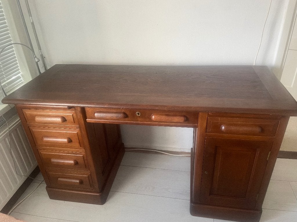 Antiek massief notenhouten bureau, Ophalen