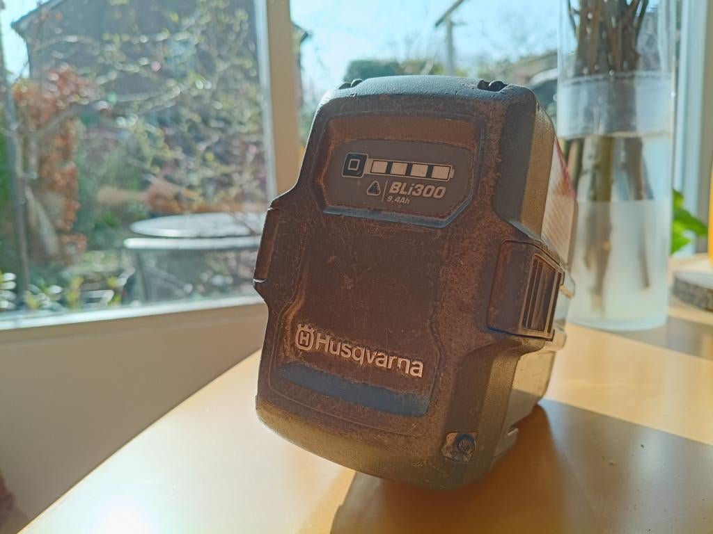 Husqvarna BLi300 accu 9.4Ah 2021 – professionele 36V accu (1, Ophalen of Verzenden