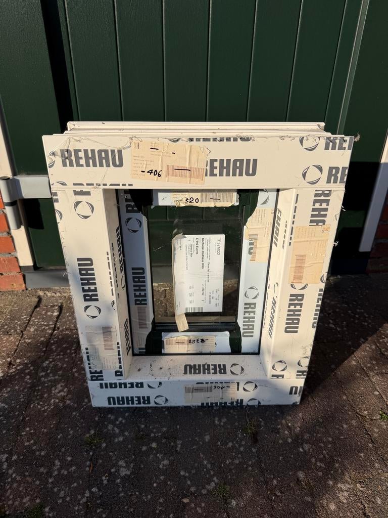 Nieuw draaikiep raam 400x500mm - Rehau, Gevelraam of Ruit, Minder dan 80 cm, Nieuw, Ophalen of Verzenden