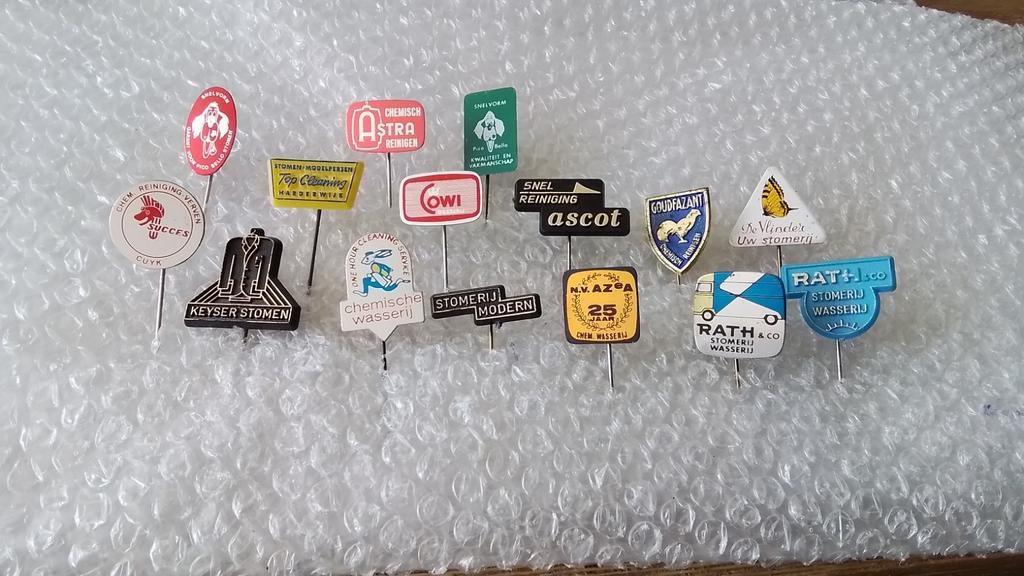 16 verschillende speldjes stomerijen, Verzamelen, Speldjes, Pins en Buttons, Ophalen of Verzenden, Zo goed als nieuw, Overige onderwerpen