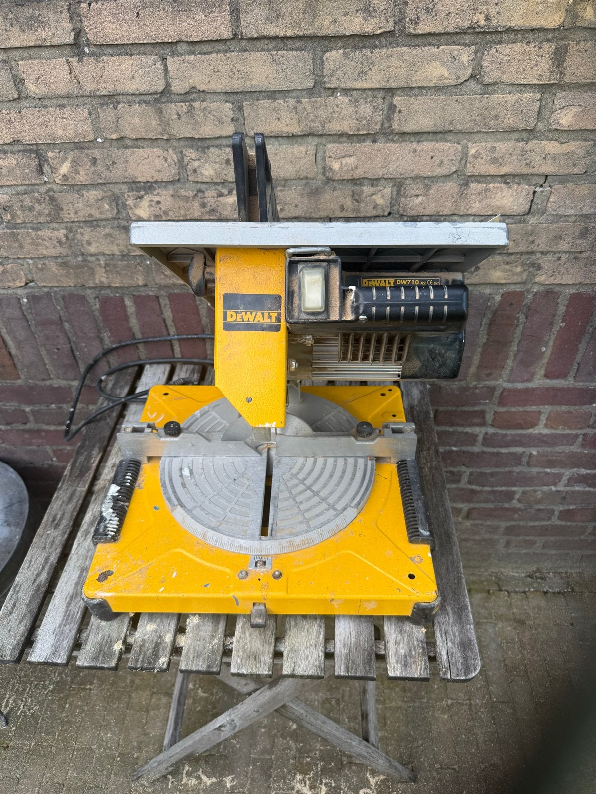 DeWalt DW710 Afkortzaag - Palletje klemt, Ophalen, Gebruikt, 70 mm of meer, 600 tot 1200 watt