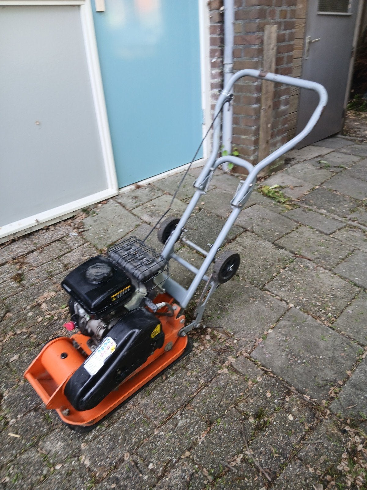 TE HUUR: Trilplaat Den Haag e.o. | compact en licht model, Tuin en Terras, Tegels en Klinkers, Ophalen of Verzenden, Overige typen