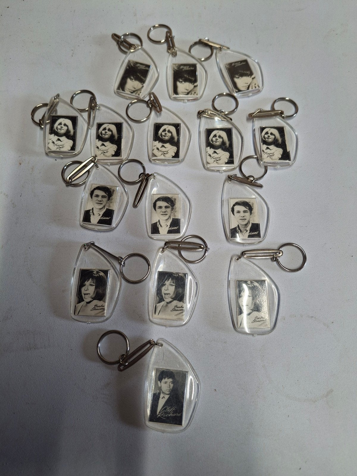 14x vintage Koomans artiesten sleutelhangers jaren 60, Ophalen of Verzenden