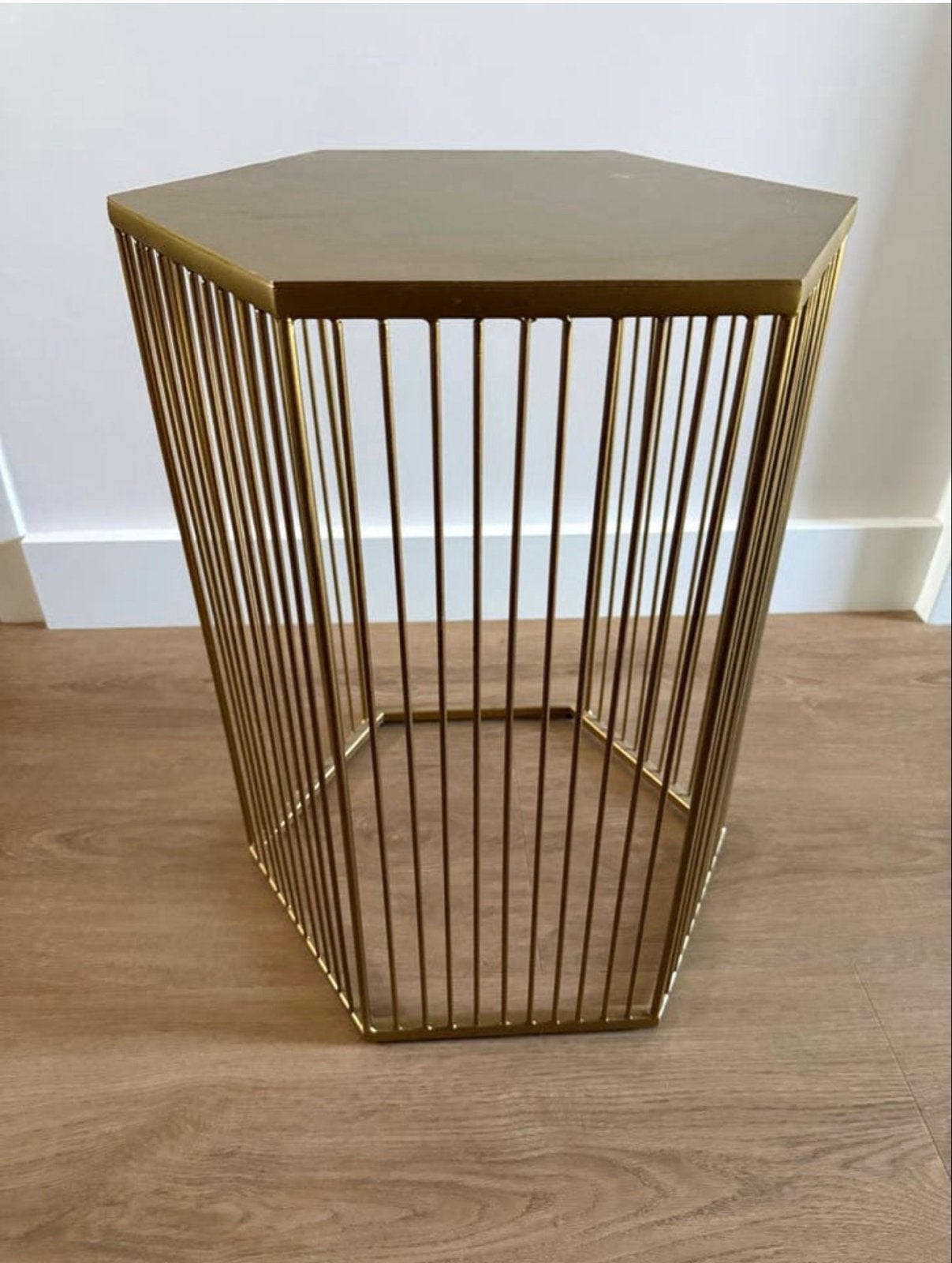 Gouden zeshoekige bijzettafel - Modern design, Minder dan 55 cm, Metaal of Aluminium, Zo goed als nieuw, Overige vormen