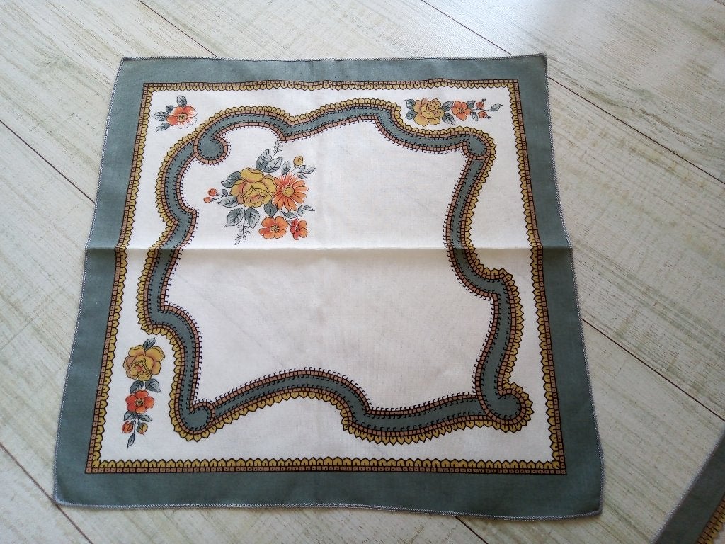 vintage set 4 grote linnen servetten wit/grijs 41 x 43 cm, Huis en Inrichting, Keuken | Textiel, Ophalen of Verzenden, Zo goed als nieuw