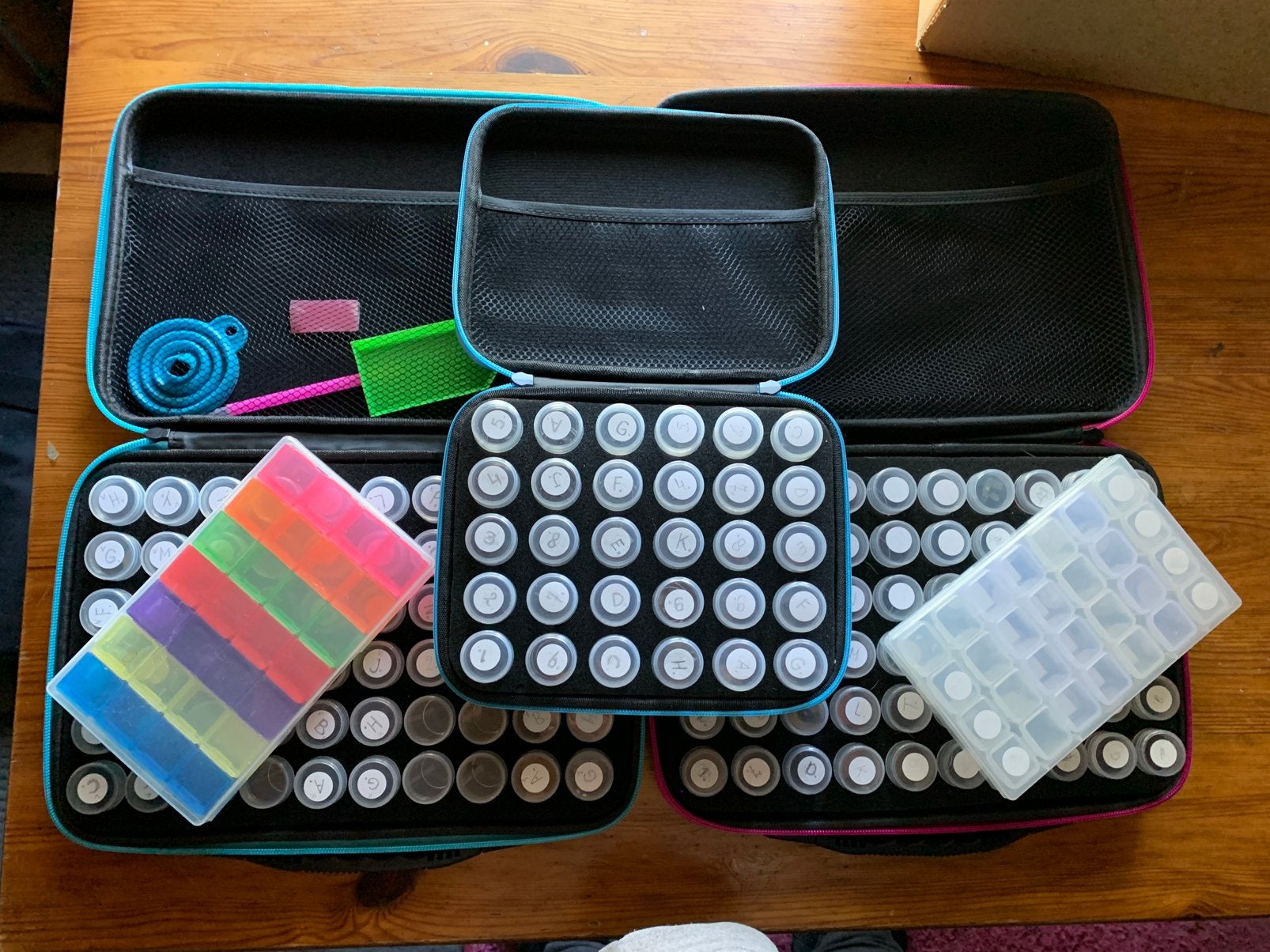 2x koffer met 60 potjes en 1x met 30 potjes, Hobby en Vrije tijd, Ophalen of Verzenden, Zo goed als nieuw, Overige typen
