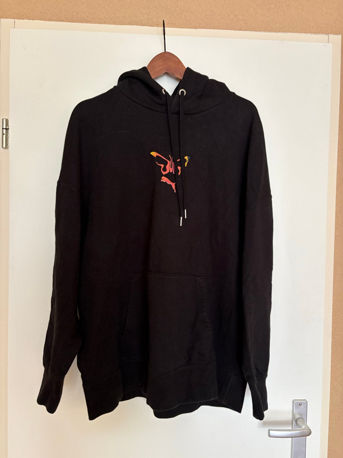 Puma x Dua Lipa Flutur Hoodie Zwart Maat L, Ophalen of Verzenden, Zo goed als nieuw, Maat 52/54 (L), Zwart