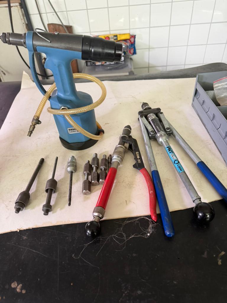Diverse blindklinkmoertangen en toebehoren, Doe-het-zelf en Verbouw, Ophalen of Verzenden, Zo goed als nieuw