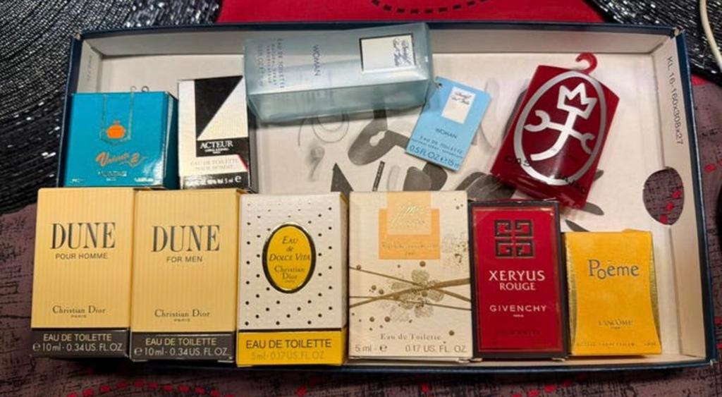10 lege doosjes voor parfumminiaturen oa Dior, Verzenden, Nieuw