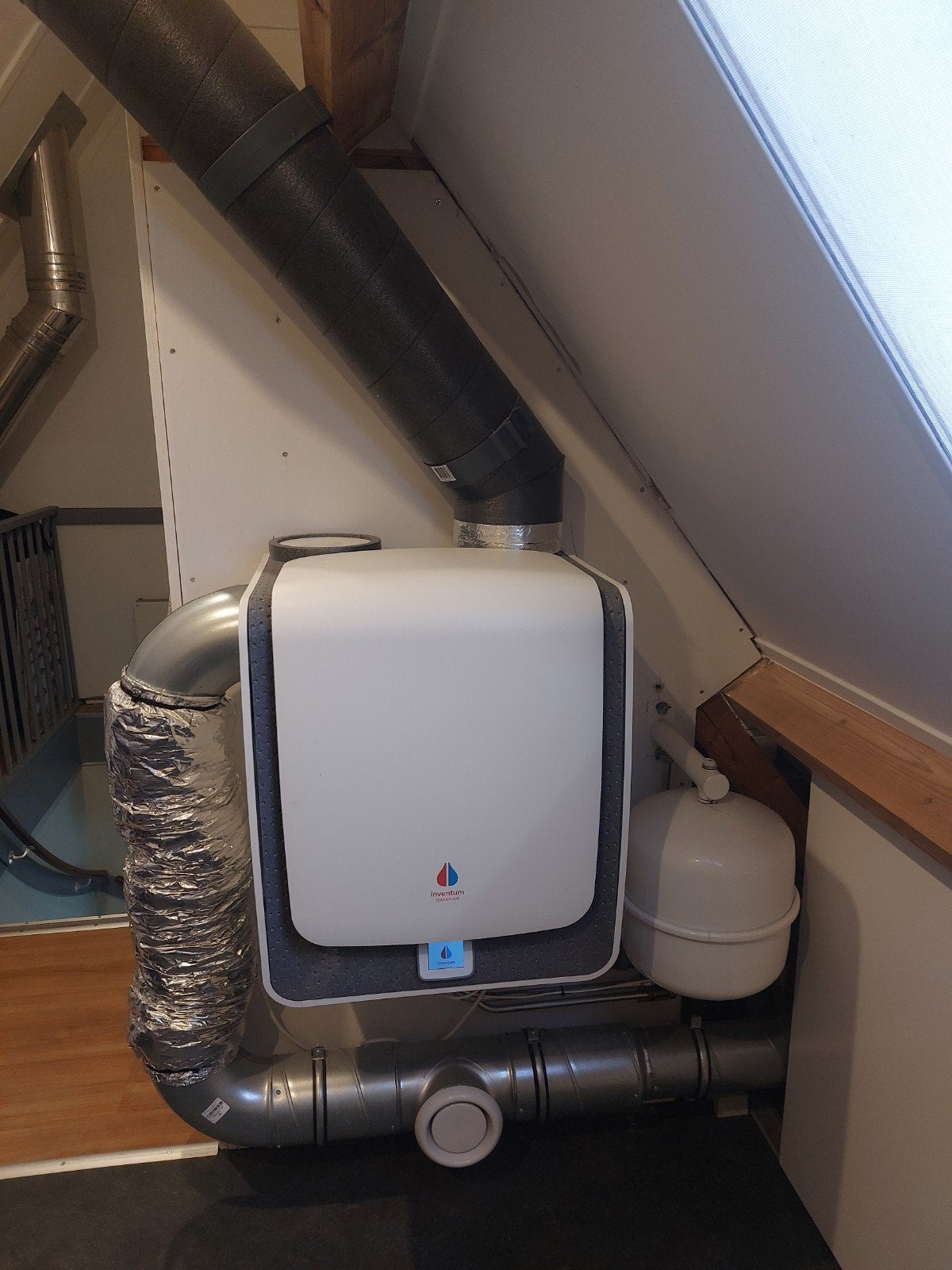 Hybride warmtepomp Inventum & Remeha Calenta 28c CW4, Ophalen, 30 tot 80 cm, Overige typen, Minder dan 60 cm