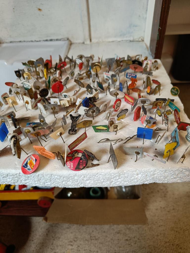 Grote collectie vintage speldjes en pins, Verzamelen, Speldjes, Pins en Buttons, Ophalen of Verzenden, Gebruikt, Merk, Speldje of Pin
