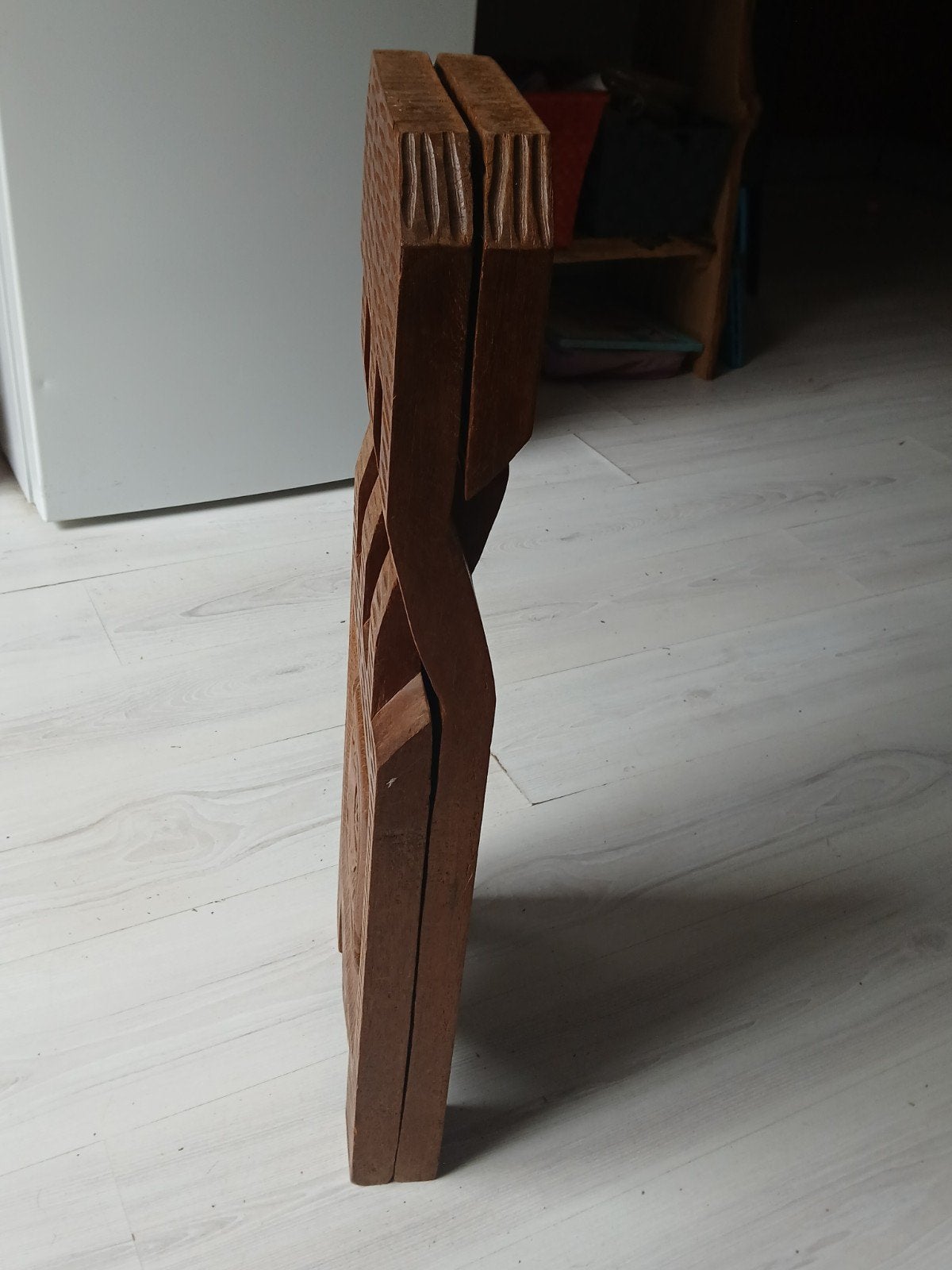 Houten klapstoel houtsnijwerk, Ophalen, Bruin, Zo goed als nieuw, Eén