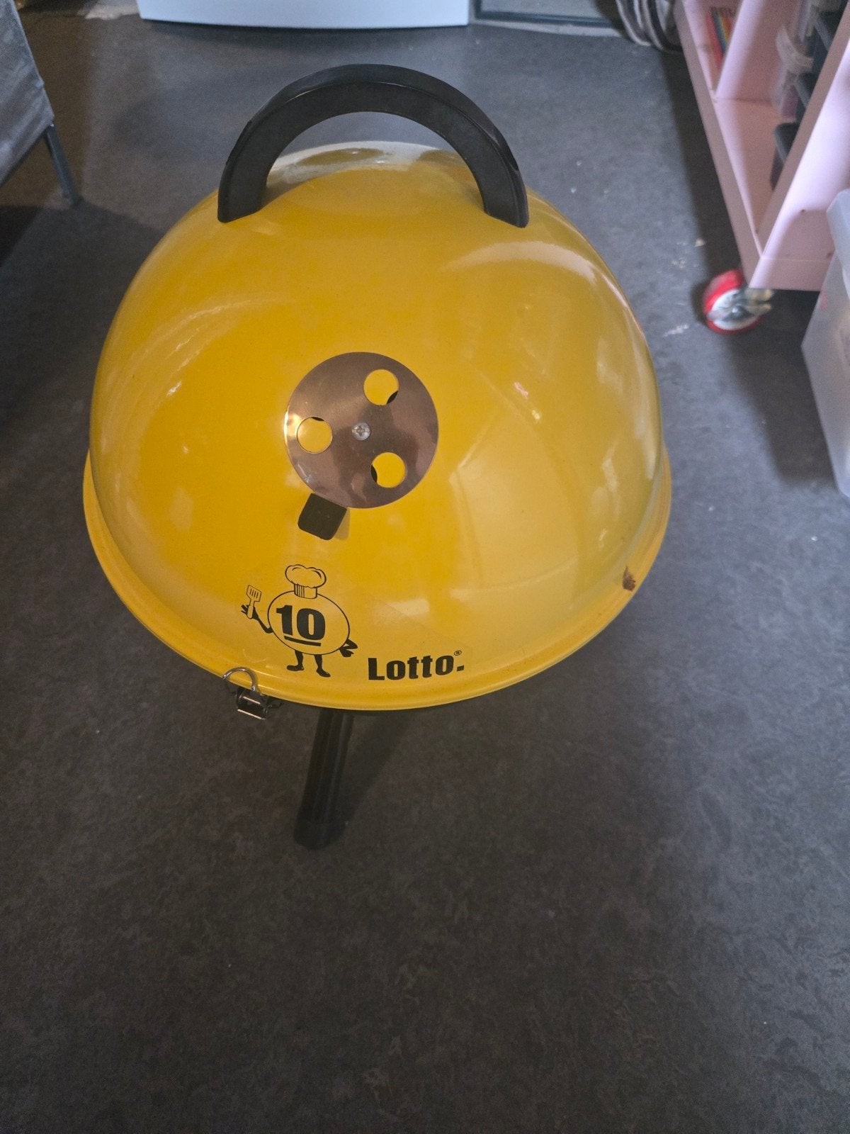 Compacte Gele BBQ - Ideaal voor picknicks en camping, Ophalen, Zo goed als nieuw, Lotto