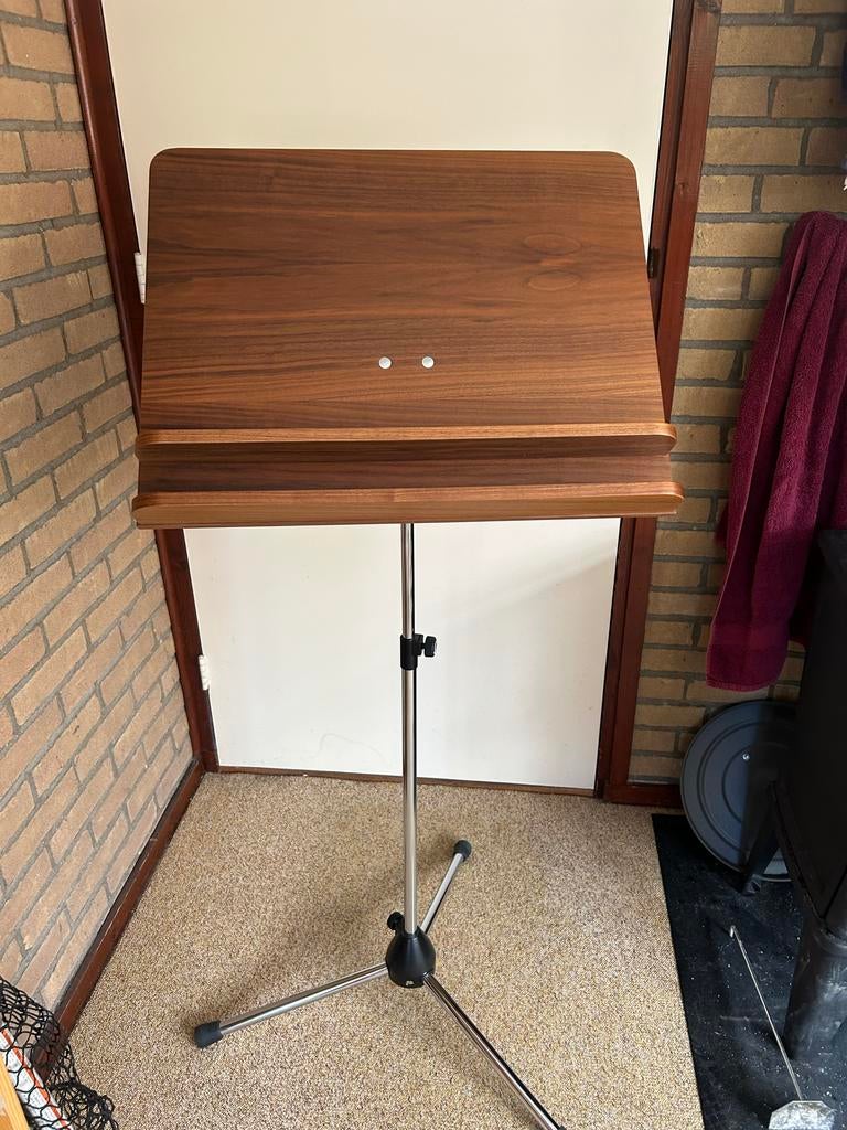 Walnoothouten muziekstandaard / fotoboekhouder, Ophalen, Zo goed als nieuw, Muziekstandaard