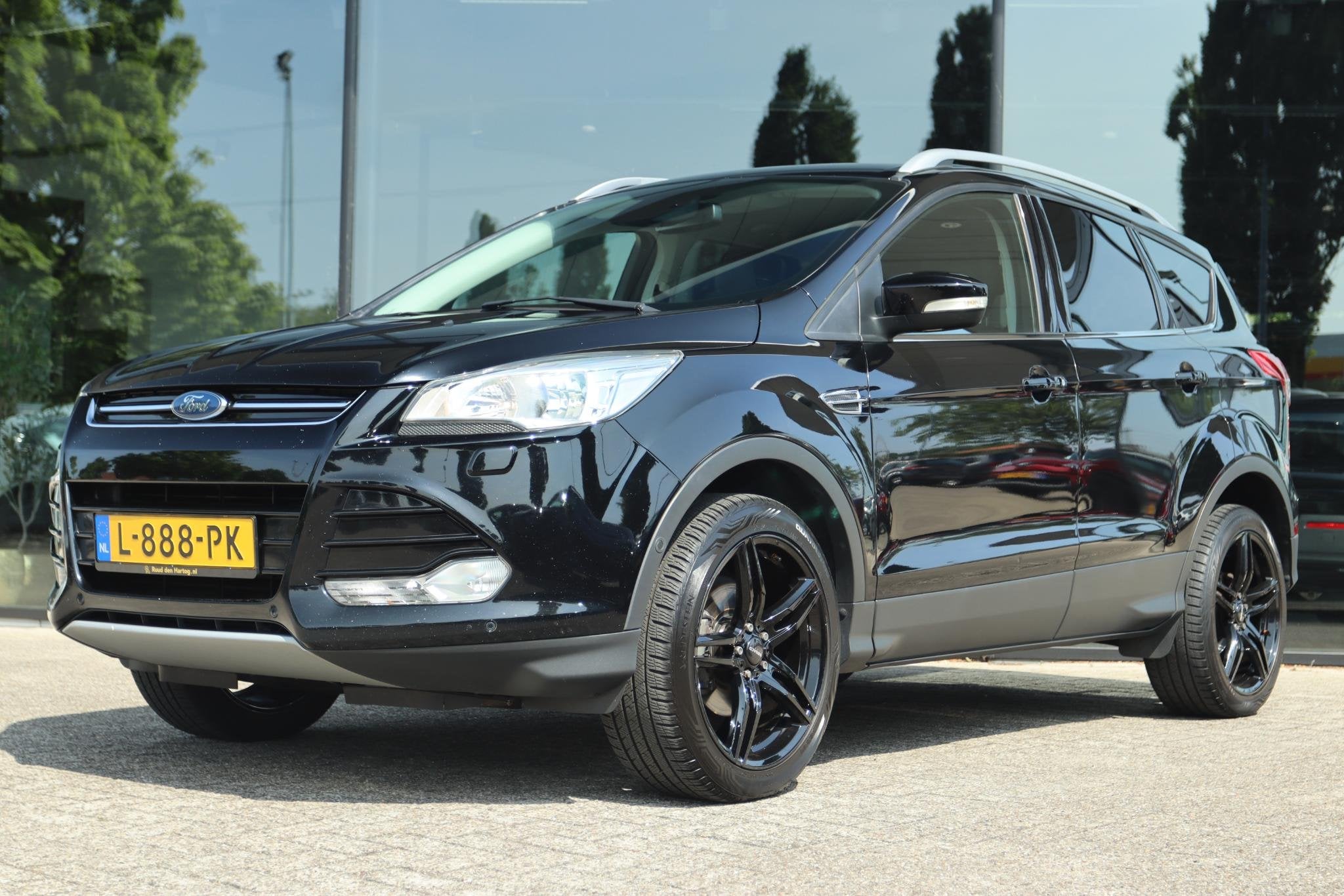 FORD KUGA 1.5 TITANIUM | WINTERPACK | TREKHAAK | SYNC2 | CLI, Euro 6, 4 cilinders, Leder en Stof, Zwart
