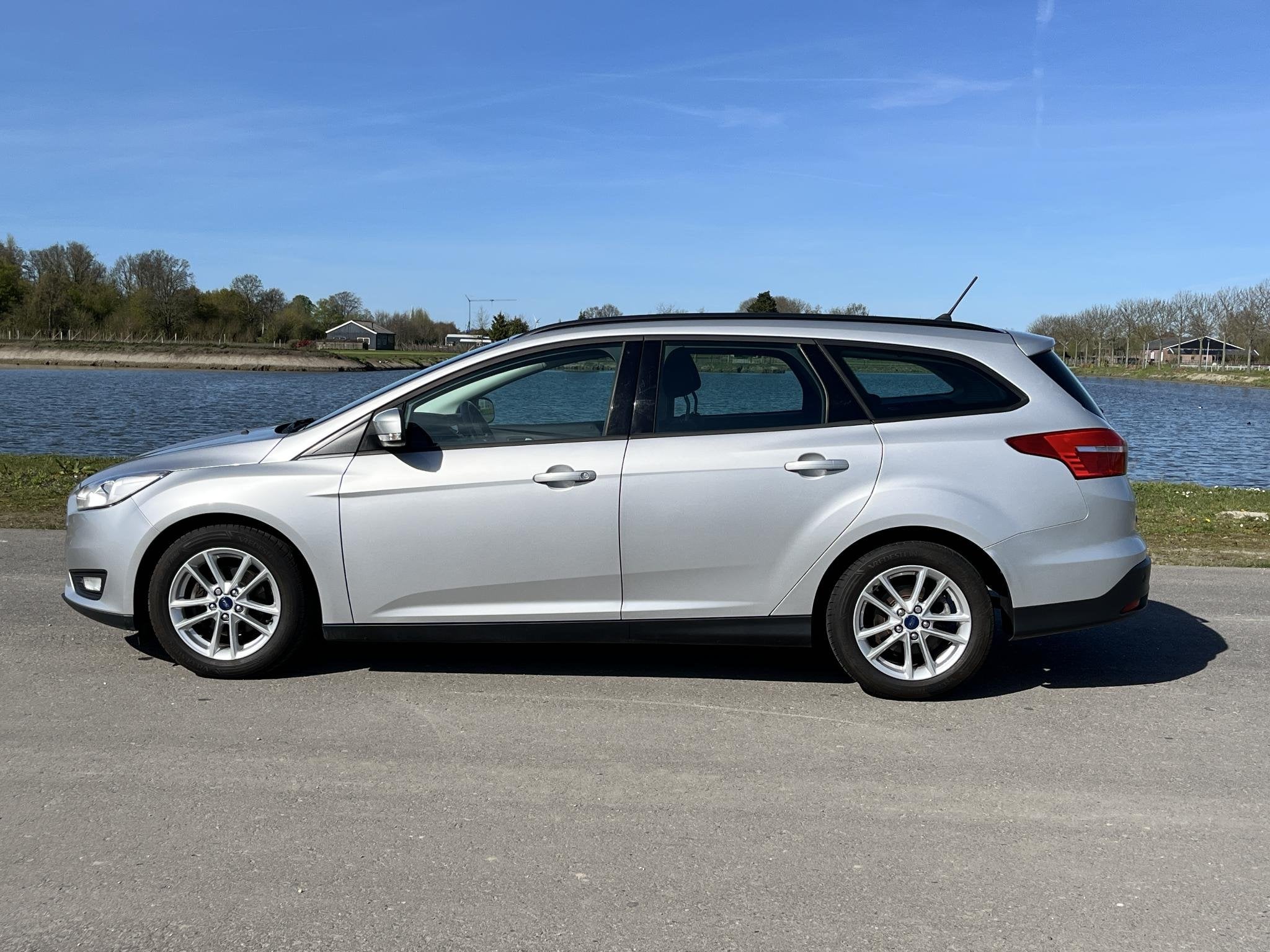 Ford Focus Wagon 1.0 Lease Edition Airco, cruise, pdc achter, Gebruikt, Euro 6, Origineel Nederlands, Handgeschakeld