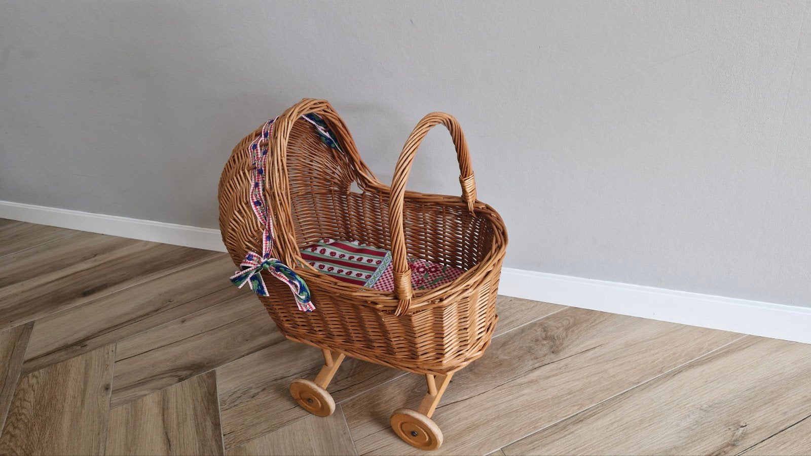 Vintage rotan poppenwagen, Ophalen
