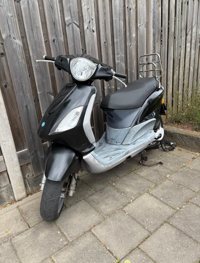 Zip fly 25 4 takt, Fietsen en Brommers, Scooters | Piaggio, Gebruikt, Zip, Ophalen of Verzenden, Benzine