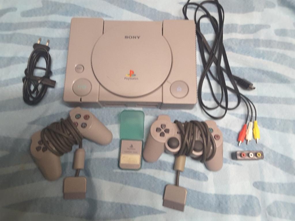 playstation 1 met originele games en +/- 20 clone games, Spelcomputers en Games, Spelcomputers | Sony PlayStation 1, Ophalen of Verzenden