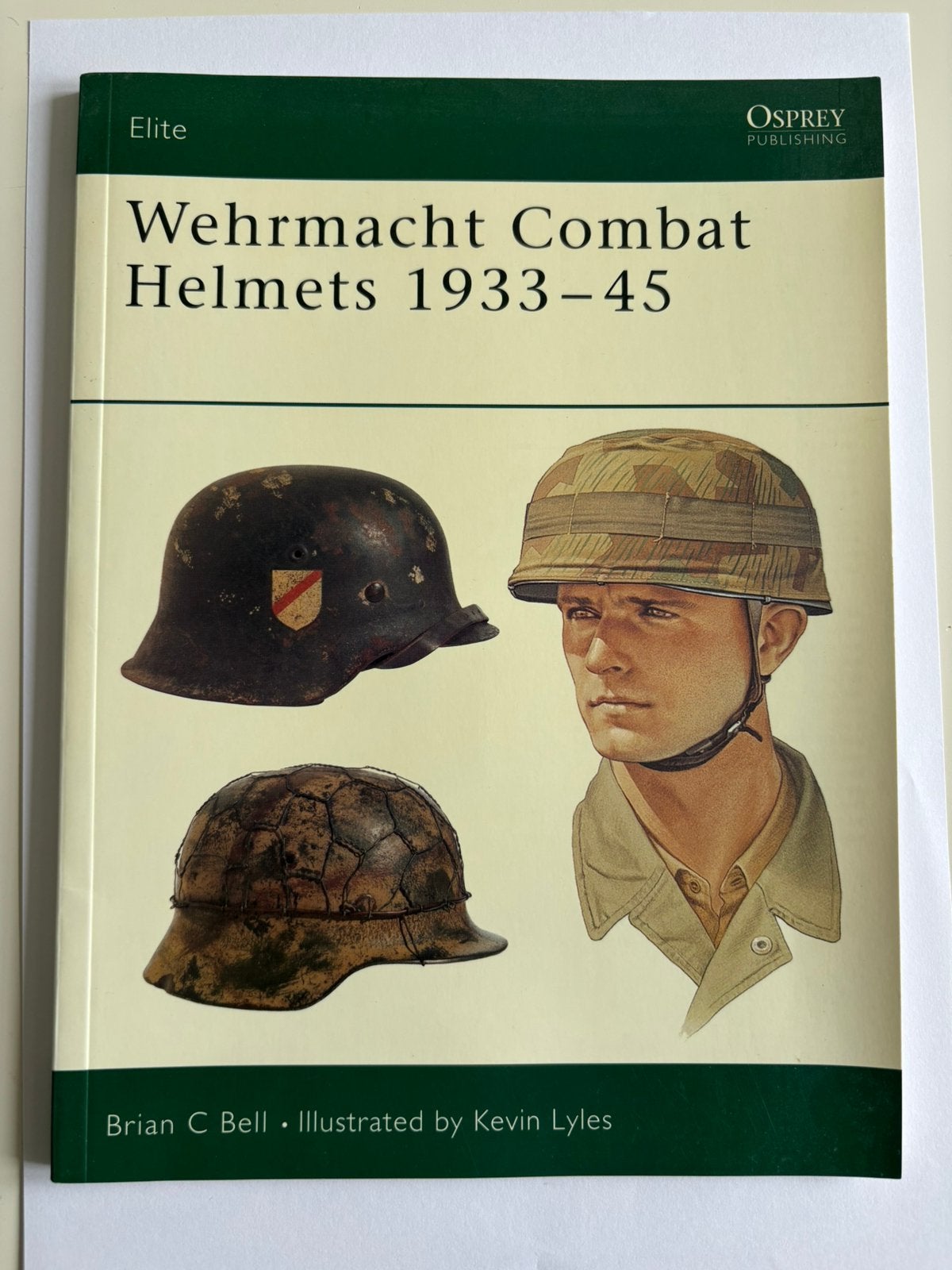 Whermacht Combat helmets 1933-1945, Ophalen of Verzenden, Nederland, Boek of Tijdschrift