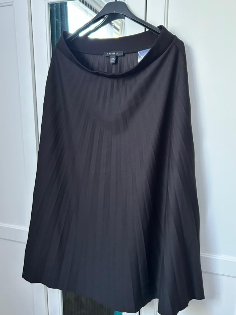 Zwarte geplooide maxi rok - Amisu maat 42, Zwart, Maat 42/44 (L), Ophalen of Verzenden, Zo goed als nieuw