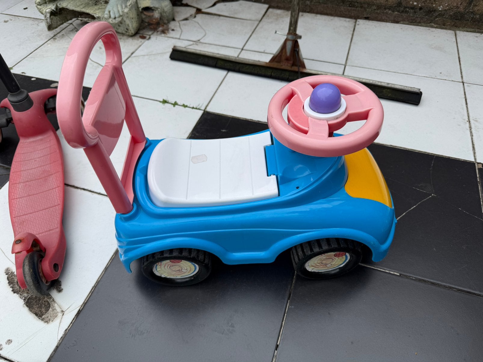 Loopauto klein, Kinderen en Baby's, Ophalen of Verzenden, Gebruikt, Loopvoertuig