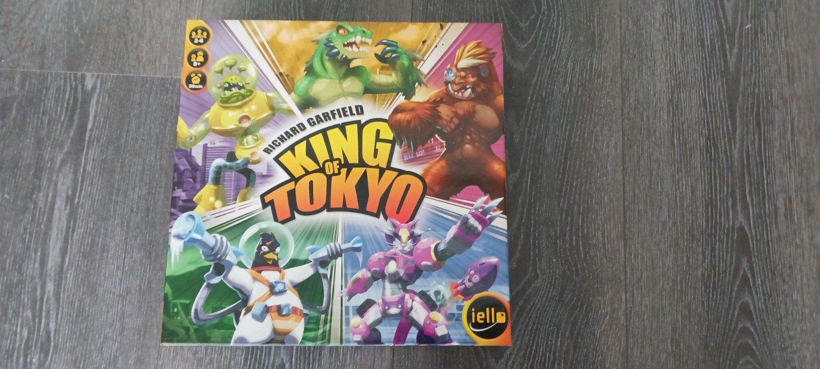Nr 96) King of Tokyo Bordspel - Monsterlijk dobbelplezier!, Vijf spelers of meer, Ophalen of Verzenden, Zo goed als nieuw, Iello