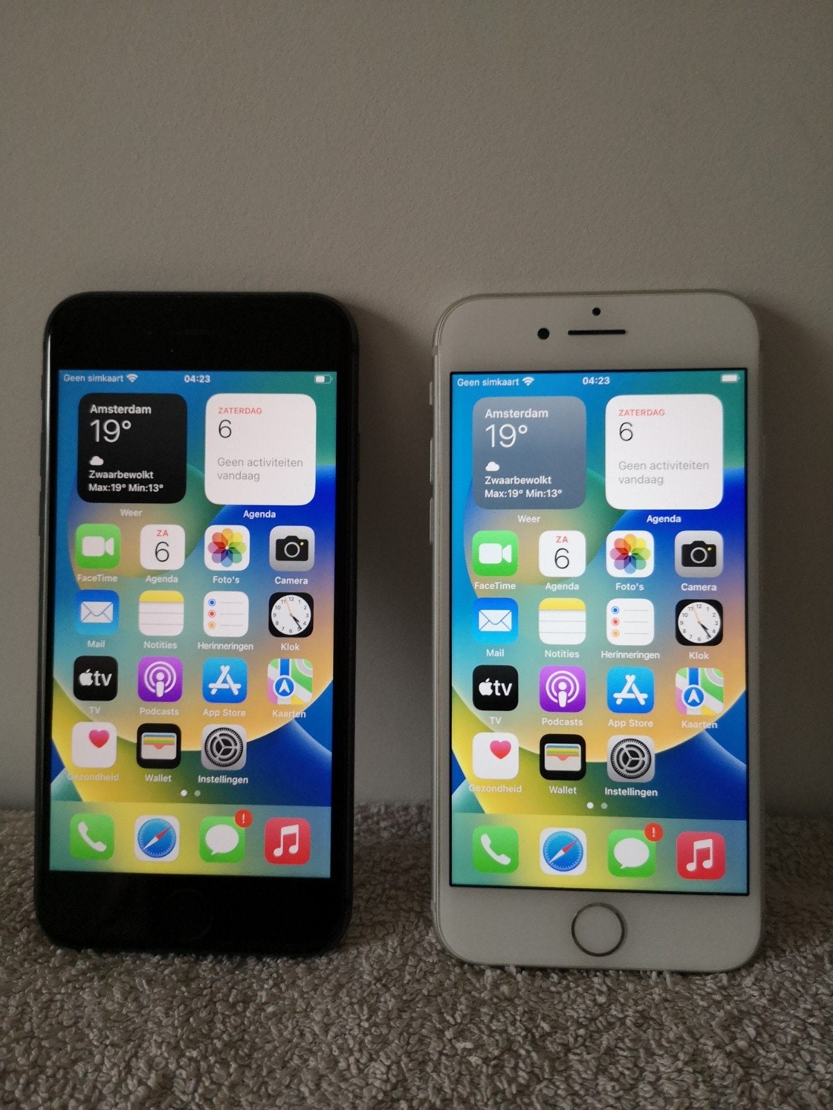 2x Apple iPhone 8 64GB(lees beschrijving), Telecommunicatie, Mobiele telefoons | Apple iPhone, Ophalen, Zwart, 64 GB
