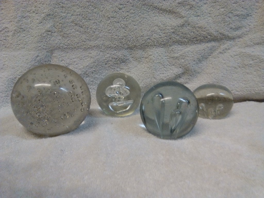 4 glazen press paper ballen, Ophalen, Zo goed als nieuw, Glas