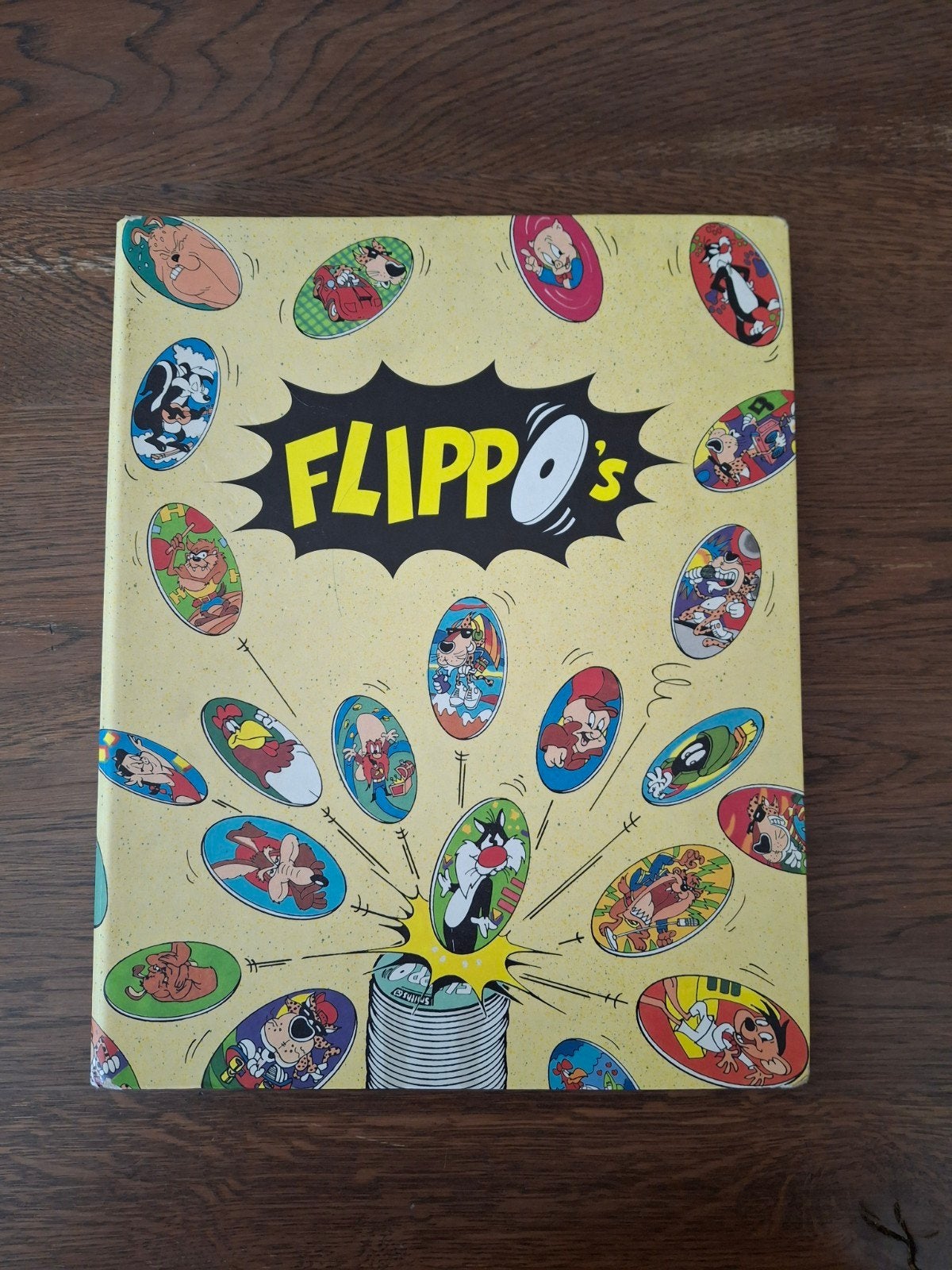 Flippo map met diverse Flippo's (niet compleet), Verzamelen, Flippo's, Ophalen of Verzenden, World, Map, Album of Poster, Met verzamelmap(pen)