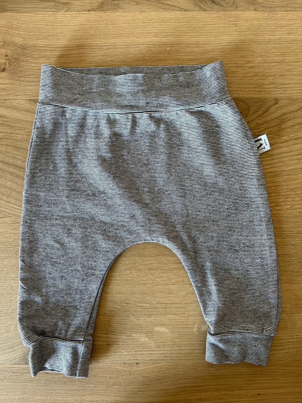 Wit blauw gestreept broekje Moms & mini’s - maat 56, Ophalen of Verzenden, Zo goed als nieuw, Jongetje of Meisje, Broekje