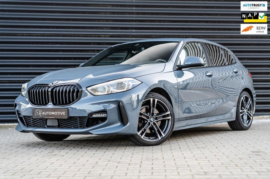 BMW 1-serie 118i Executive M Sport / CARPLAY / STOELVERWARMI, Auto's, BMW, Gebruikt, Leder en Stof, Origineel Nederlands, Bedrijf