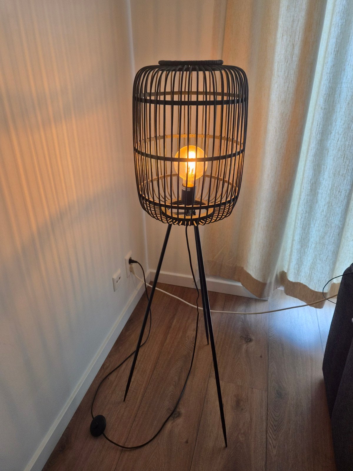 Zwarte bamboe vloerlamp, Huis en Inrichting, Lampen | Vloerlampen, Ophalen, Gebruikt, 100 tot 150 cm, Modern, industrieel, bohemian