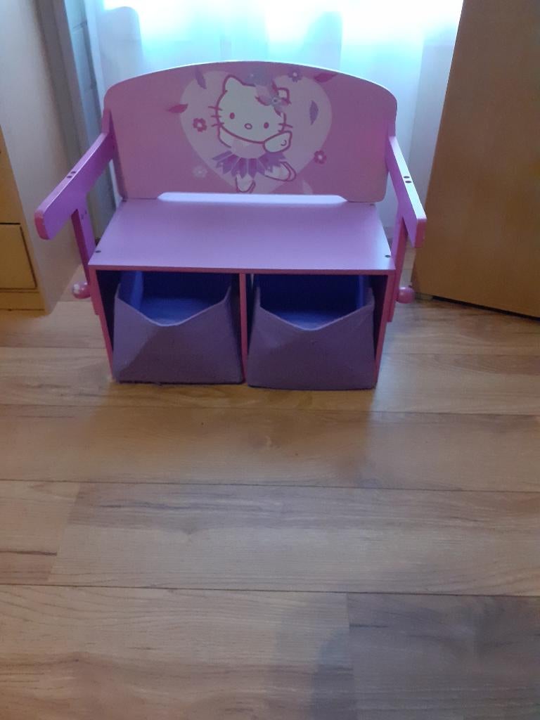 HELLO KITTY BANKJE, Kinderen en Baby's, Kinderkamer | Tafels en Stoelen, Ophalen, Gebruikt, Tafel(s) en Stoel(en)