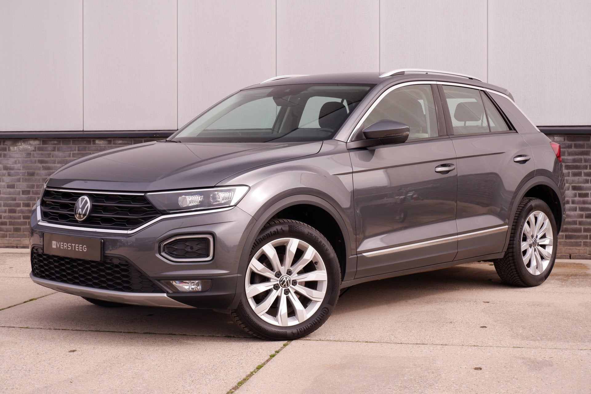 Volkswagen T-Roc 1.5 TSI Sport | LED | Trekhaak | Carplay |, Zwart, 4 cilinders, 150 pk, Leder en Stof