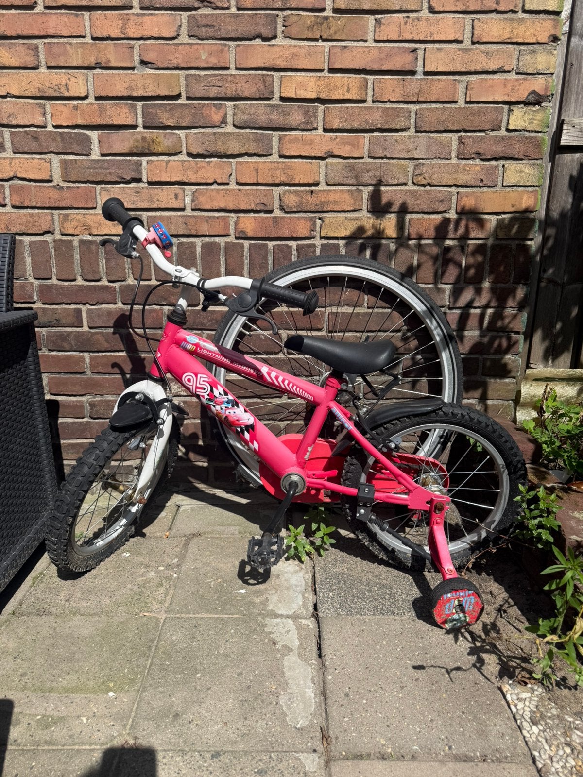kinderfiets 16 inch – Cars – met zijwieltjes, Ophalen, Zo goed als nieuw, Staal, 24 inch of meer