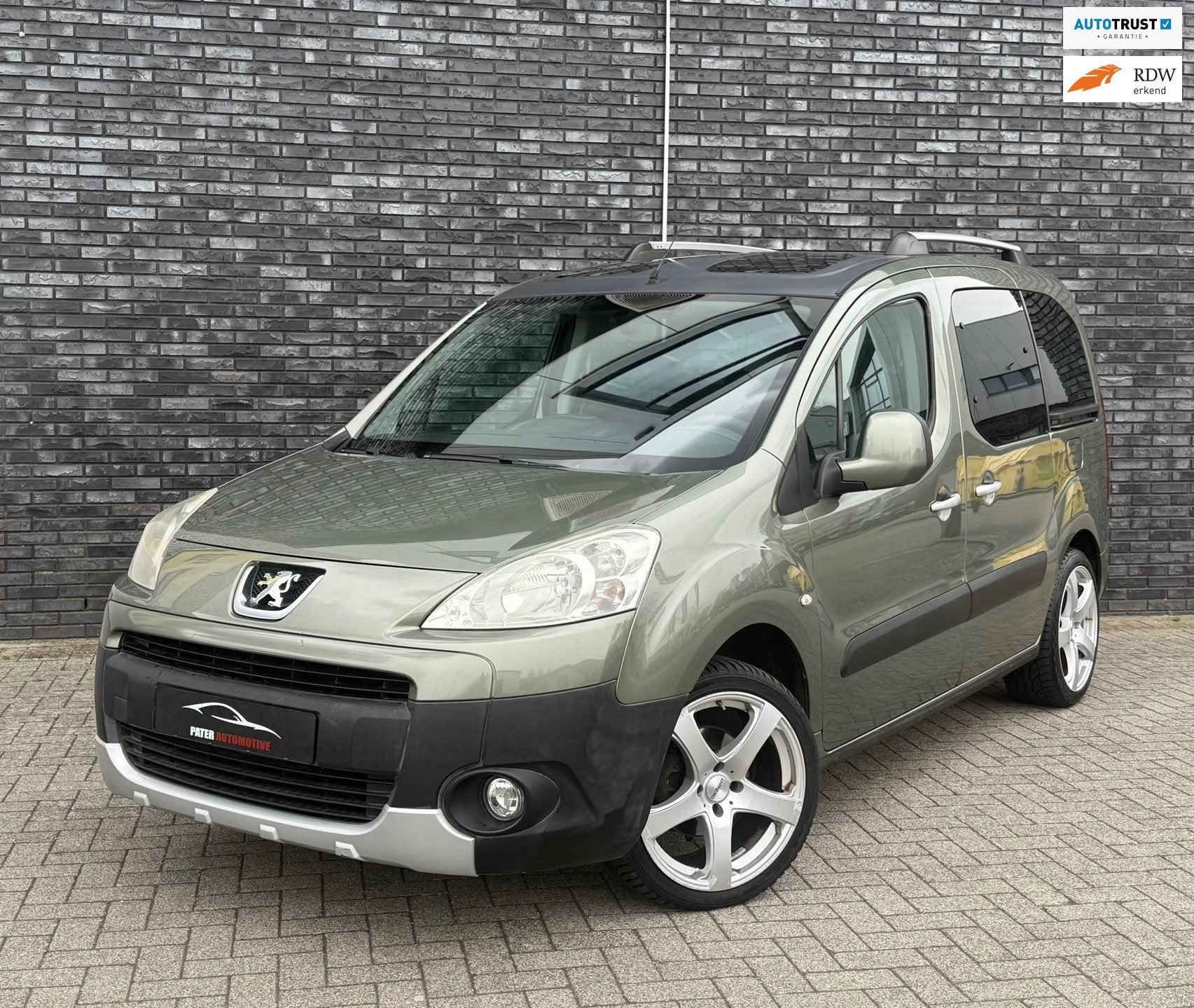 Peugeot Partner Tepee 1.6 VTi XT Panoramadak|Airco|PDC|Schui, Voorwielaandrijving, Gebruikt, Zwart, 4 cilinders