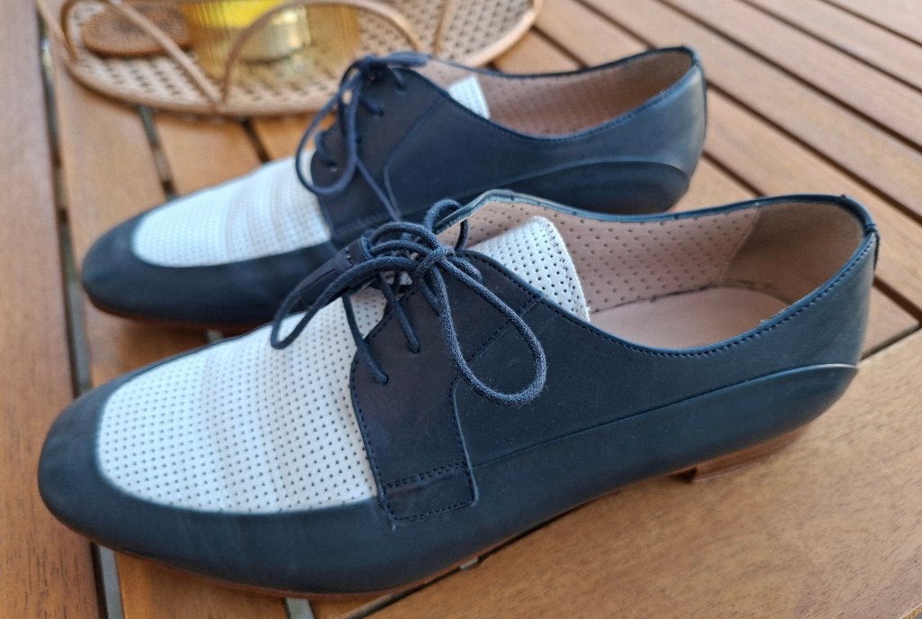 Donkerblauw witte leren veterschoenen 37 Pertini IZGS, Kleding | Dames, Schoenen, Pertini, Instappers, Zo goed als nieuw, Verzenden