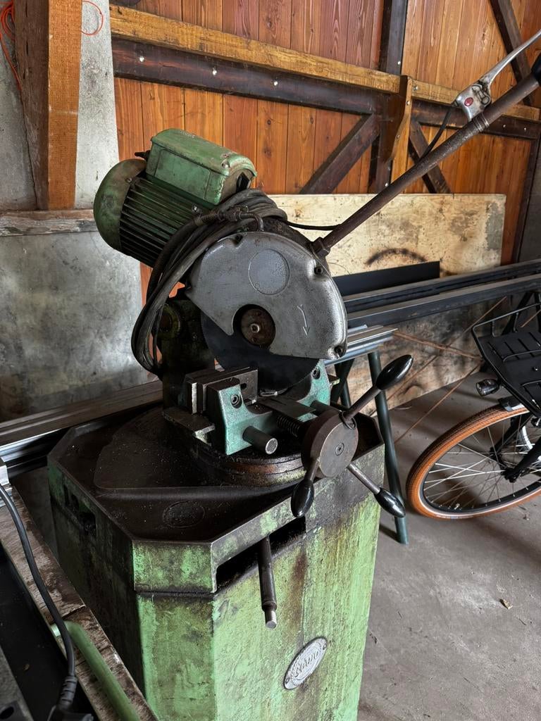 Te koop Bewo afkortzaag 250 opknapper of voor onderdelen., Doe-het-zelf en Verbouw, Ophalen, Gebruikt, 70 mm of meer, Afkortzaag