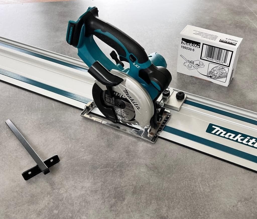 MAKITA 18V ACCU INVALZAAG +GELEIDER +ADAPTER LXT CIRKELZAAG, Nieuw, 10 m² of meer, 10 tot 30 cm, Hout