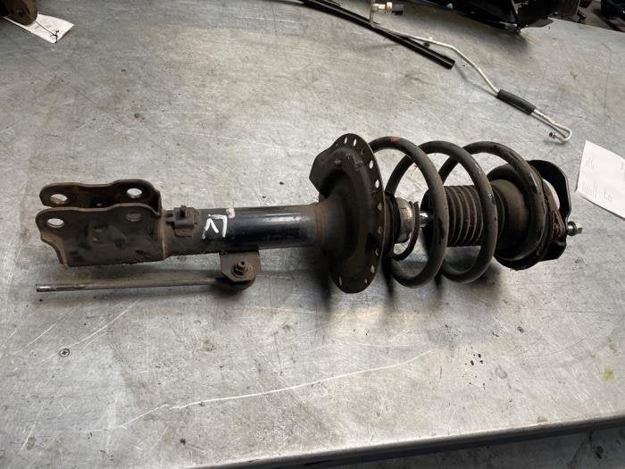 Schokdemperpoot links-voor van een Mitsubishi Outlander, Gebruikt, -, -, Ophalen of Verzenden