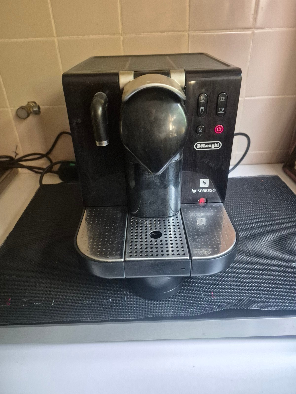 Delonghi nespresso en670b koffie cupjes machine, i.z.g.st, Ophalen, Koffiepads en cups, Gebruikt, Koffiemachine