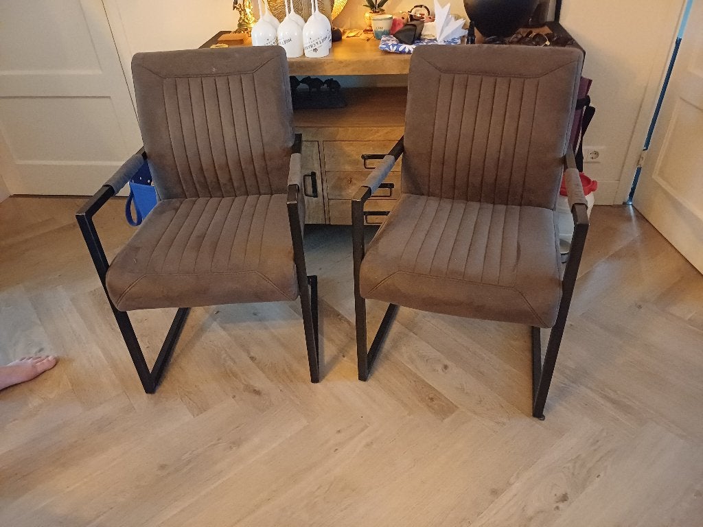Eetkamerstoel Parantino met armleuning Taupe Pronto Wonen, Ophalen, Twee, Overige kleuren, Zo goed als nieuw