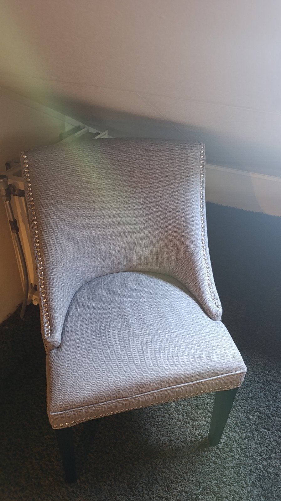 Slaapkamer/eetkamerstoel - Grijs visgraat met nagelkoppen, Huis en Inrichting, Stoelen, Ophalen, Zo goed als nieuw, Stof, Luxe, Klassiek, Modern