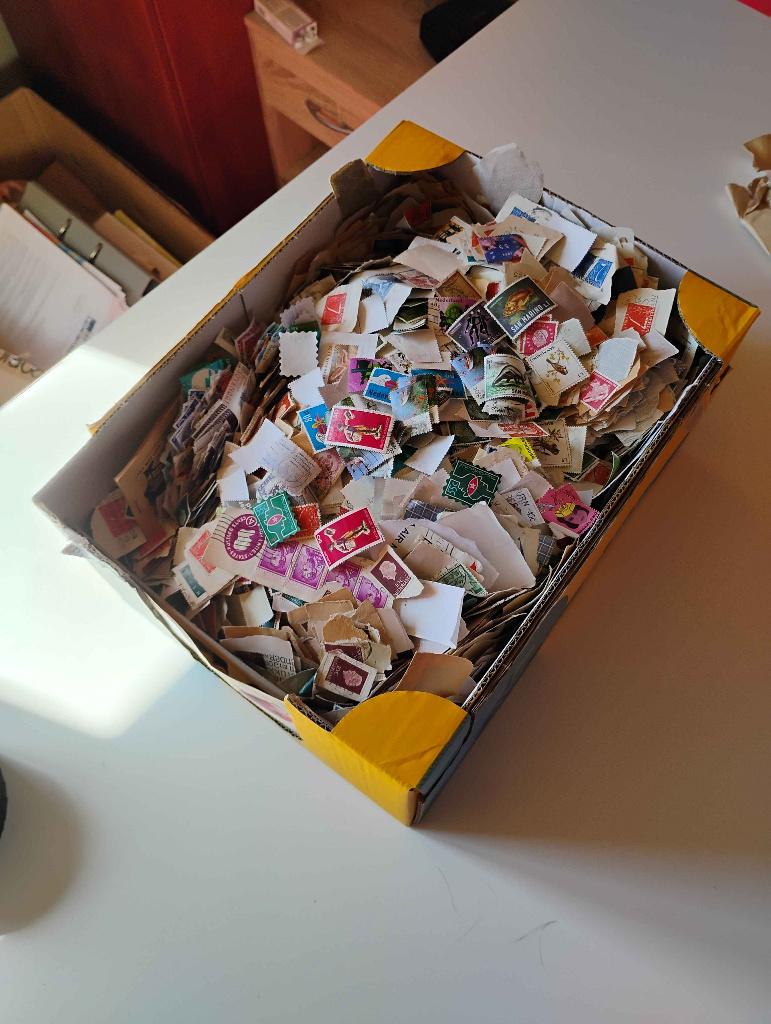 3kg Postzegels LOT Nederland - Europa - Wereld, Ophalen, Buitenland