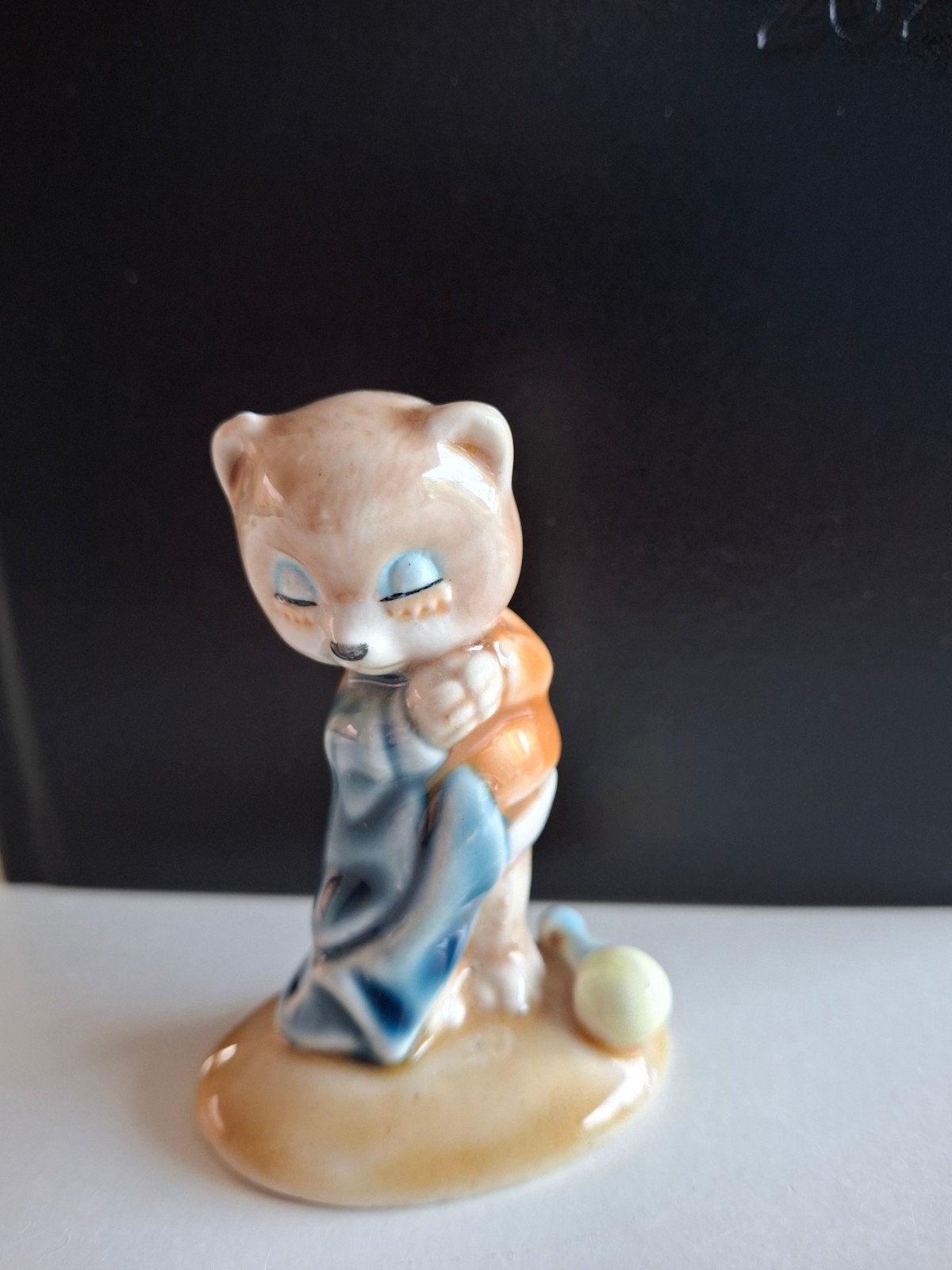 Beeldje. Poes. Porselein.  276., Ophalen of Verzenden, Zo goed als nieuw, Dier